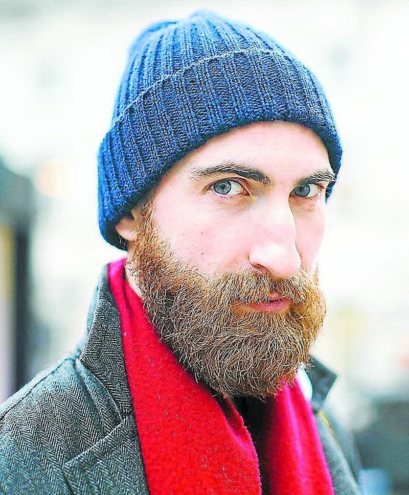 O fotógrafo Jonathan Daniel Pryce fotografou homens barbados pelas ruas de Londres durante um ano e reuniu todas as fotos no livro “100 beards in 100 days”