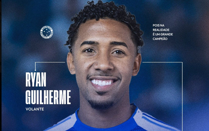 Volante Ryan Guilherme assinou contrato com o Cruzeiro até o fim de 2029 (Foto: Reprodução X/Cruzeiro)
