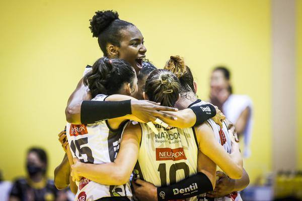 Praia Clube segue sem perder sets na Superliga feminina