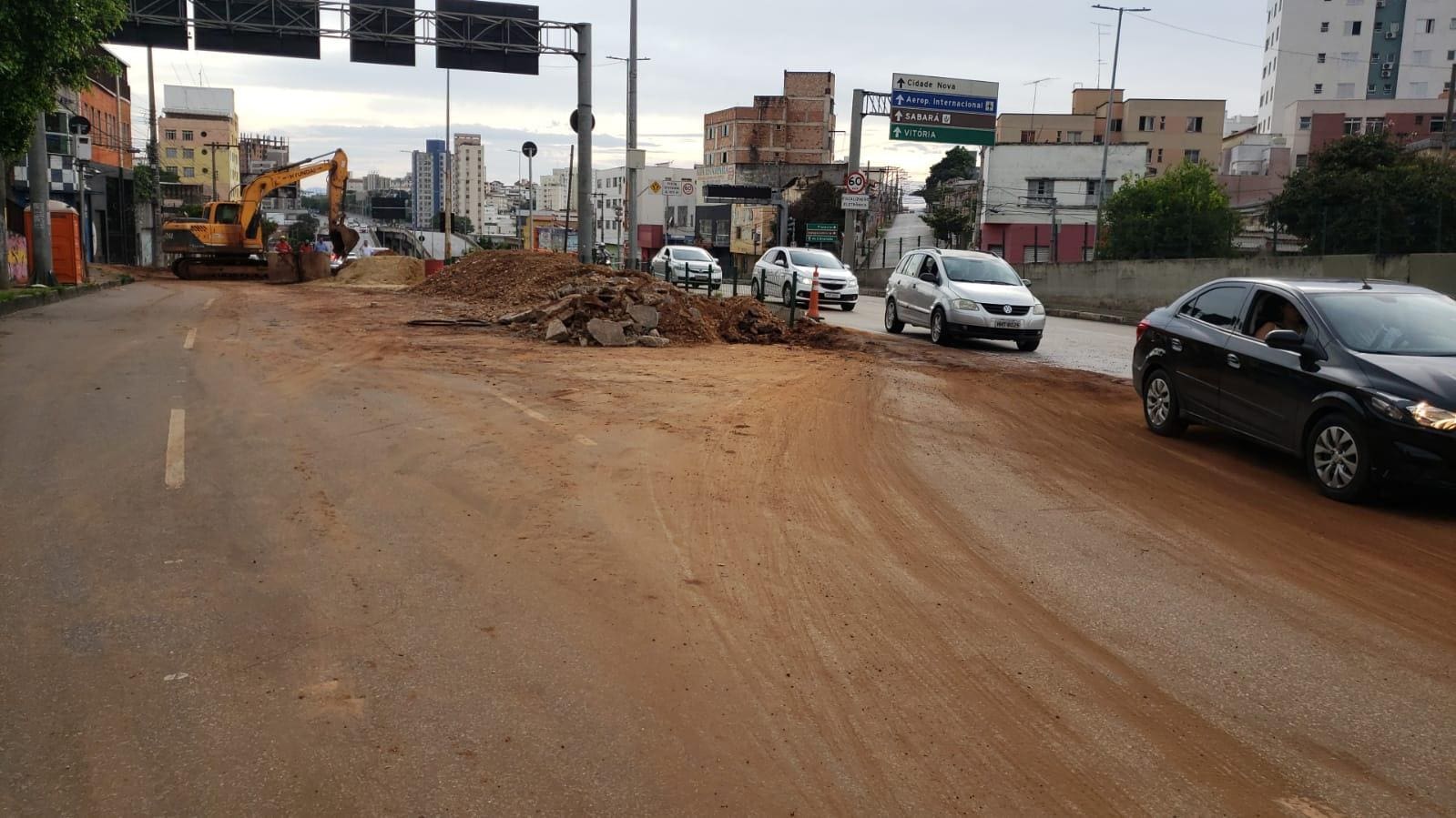 Obras ocupam boa parte da avenida