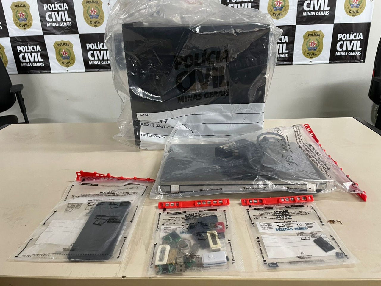 Polícia Civil prendeu homem investigado por armazenar e adquirir material contendo imagens de abuso sexual infantil 