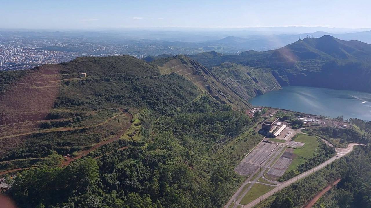 Governador Romeu Zema (Novo) considera 'lamentáveis' críticas e ações contra liberação da exploração mineral na Serra do Curral, próxima a Belo Horizonte