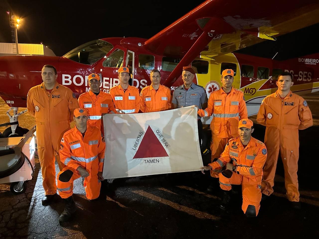 Bombeiros ainda não têm data para embarcar