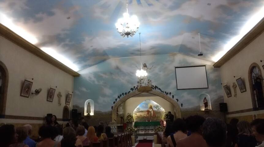 Teto de igreja desaba no Horto por causa da chuva em BH