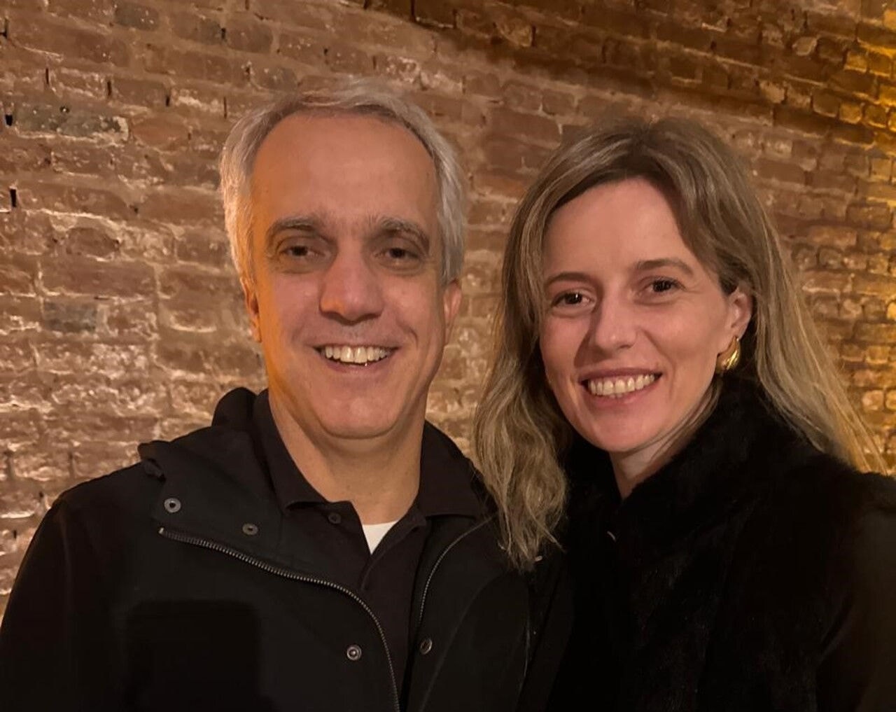 O comandante em chefe do “28º Festival Cultura e Gastronomia de Tiradentes”, Rodrigo Ferraz, ao lado da sempre bela e elegante, Maitê Leite de Andrade