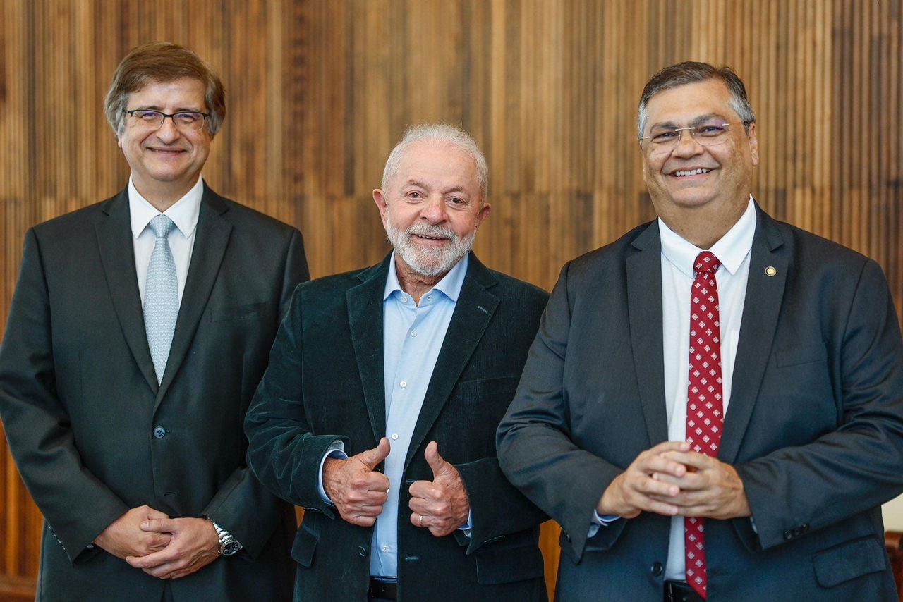 Lula encaminhou, nesta segunda-feira (27), ao presidente do Senado, Rodrigo Pacheco, as indicações de Flávio Dino ao cargo de ministro do Supremo Tribunal Federal e de Paulo Gonet ao cargo de procurador-geral da República