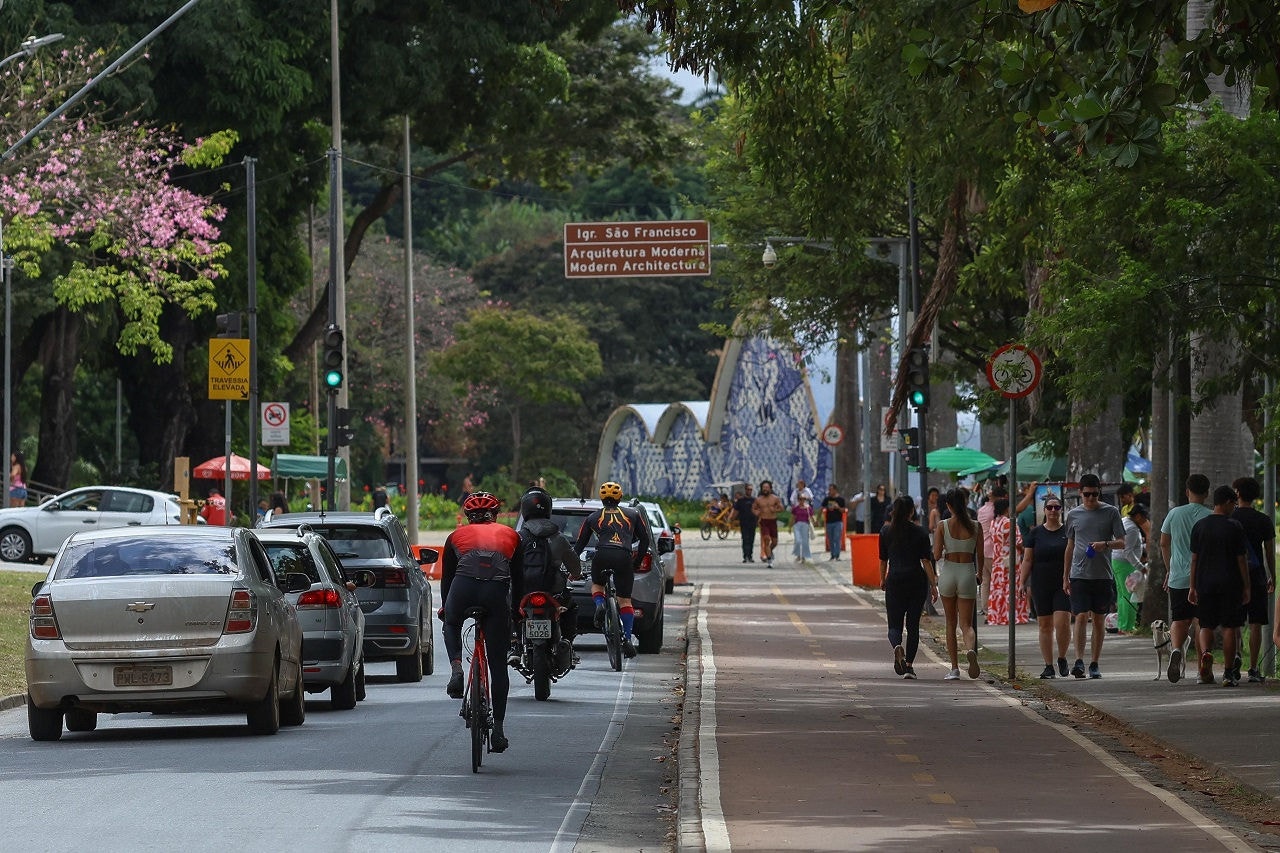 Nesta quinta (1º), dia do Trabalhador, reportagem flagrou diversas situações perigosas na orla da lagoa