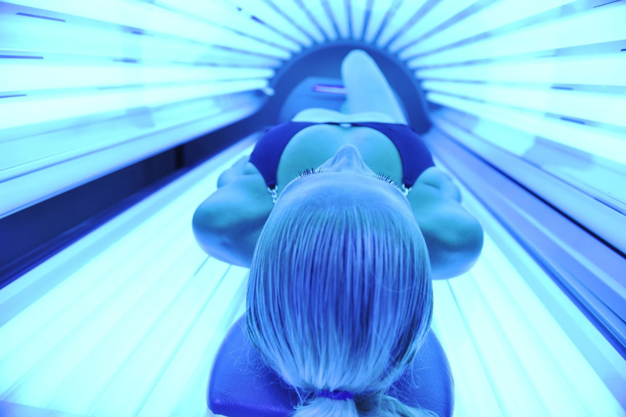 Justiça mantém proibição de bronzeamento artificial por risco à saúde, decide 8ª Turma