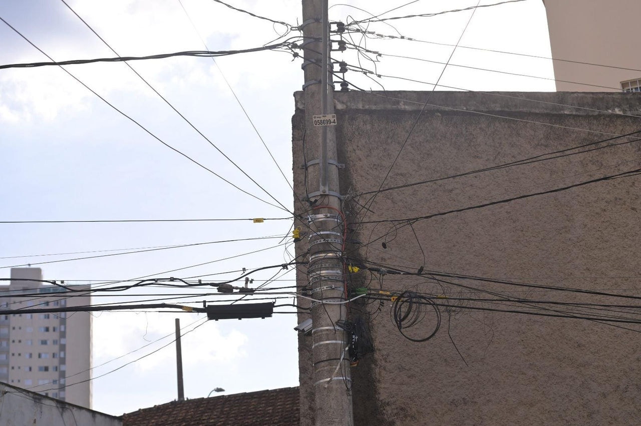 Somente no ano passado, 5,4 milhões de metros de cabos de telecom foram levados em todo o país