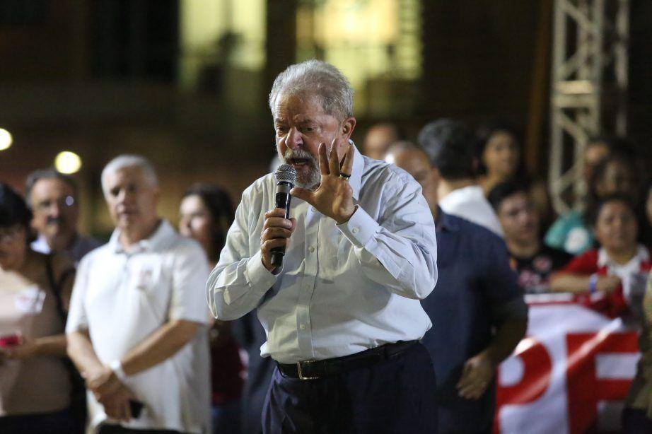 Politica - Do dia - Ipatinga MG
Na praca dos tres poderes apresentacao do inicio da carreata do Lula por Minas Gerais

FOTO: MARIELA GUIMARAES / O TEMPO 23102017