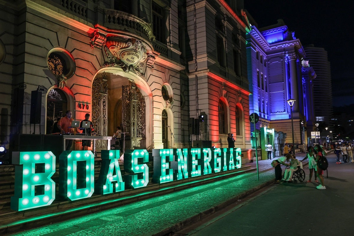 Expectativa era que 30 mil pessoas passassem a virada do ano na praça da Liberdade