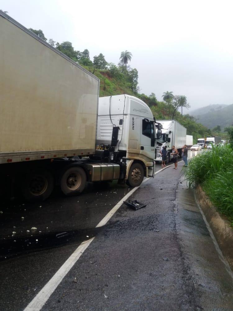 Acidente na BR-381 deixou tráfego parado na manhã desta quinta-feira próximo a São Gonçalo do Rio Abaixo