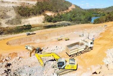 Rescisão amigável. Construtora Sobrado desistiu do contrato quando o custo de detonação de rochas no Jequitaí extrapolou o previsto