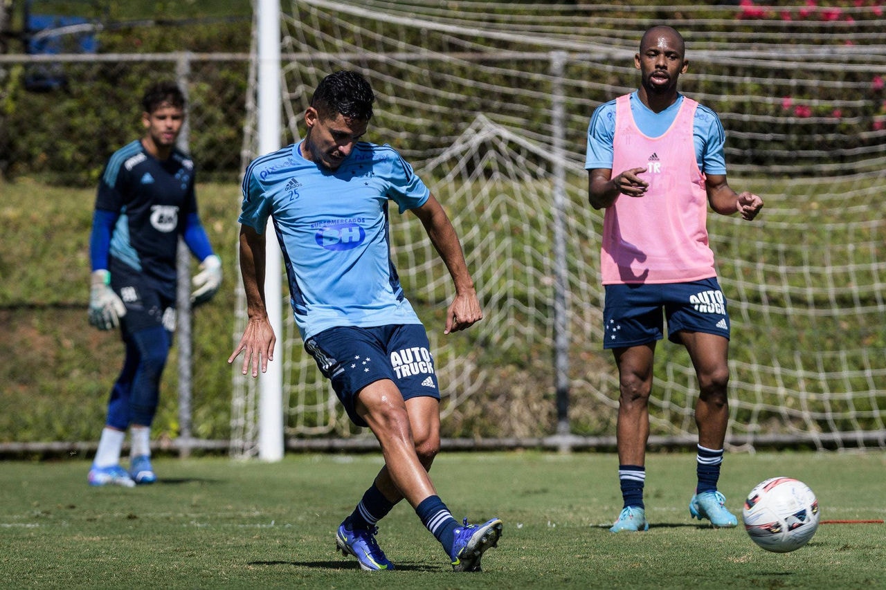 Volante Neto Moura é um dos jogadores do atual elenco do Mirassol que já atuaram pelo Cruzeiro