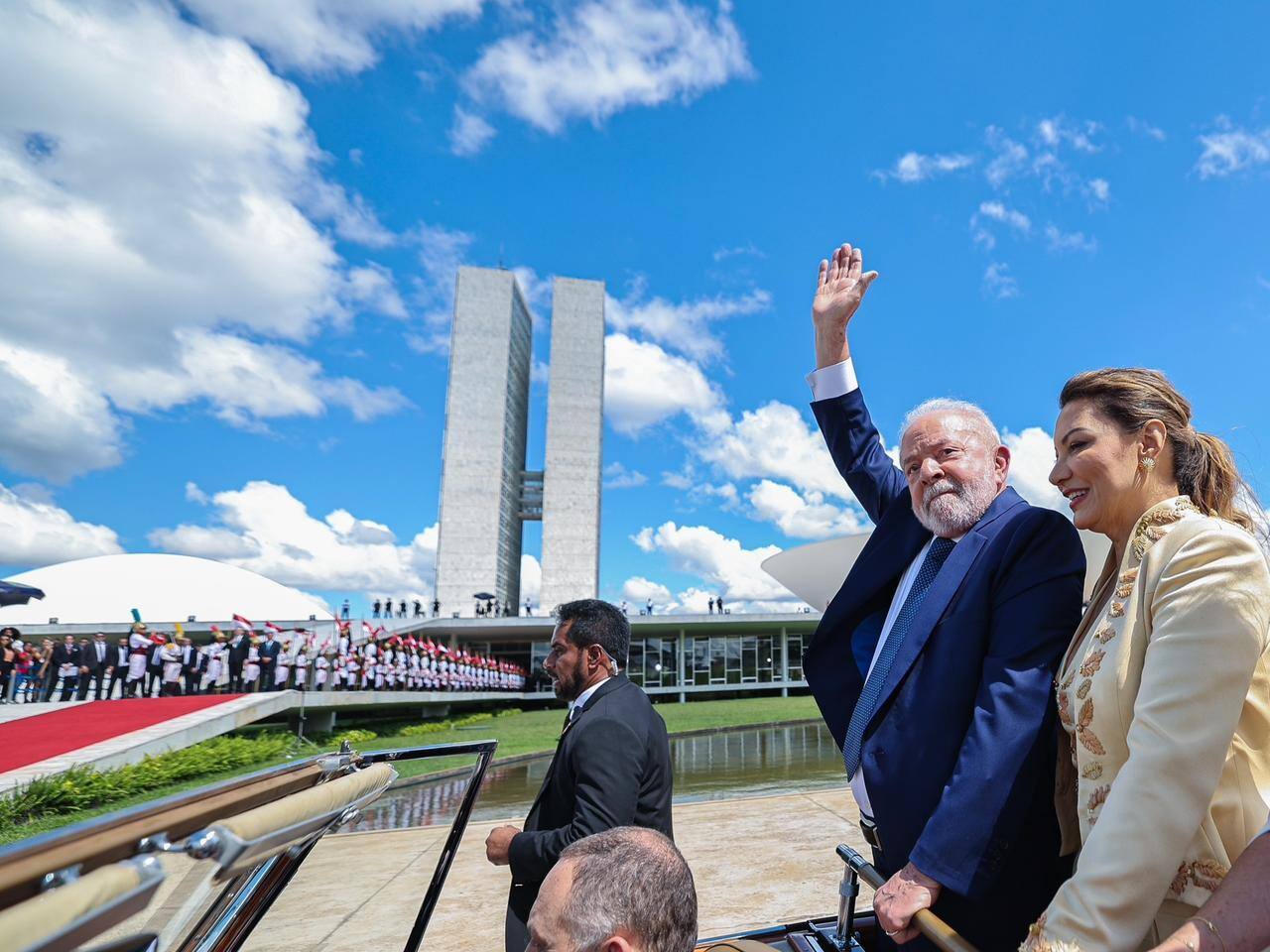 O presidente Lula e a primeira-dama, Janja, chegam ao Congresso Nacional para a posse