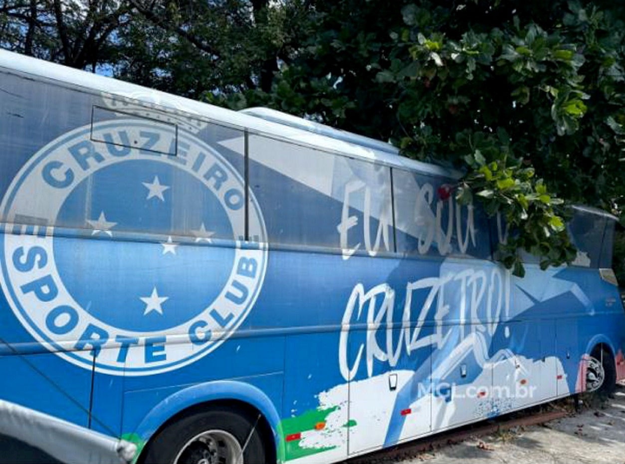 Cruzeiro está leiloando ônibus das categorias de base