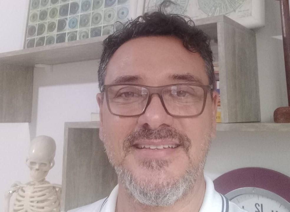 O iridólogo e naturopata clínico Leandro Borges de Lima