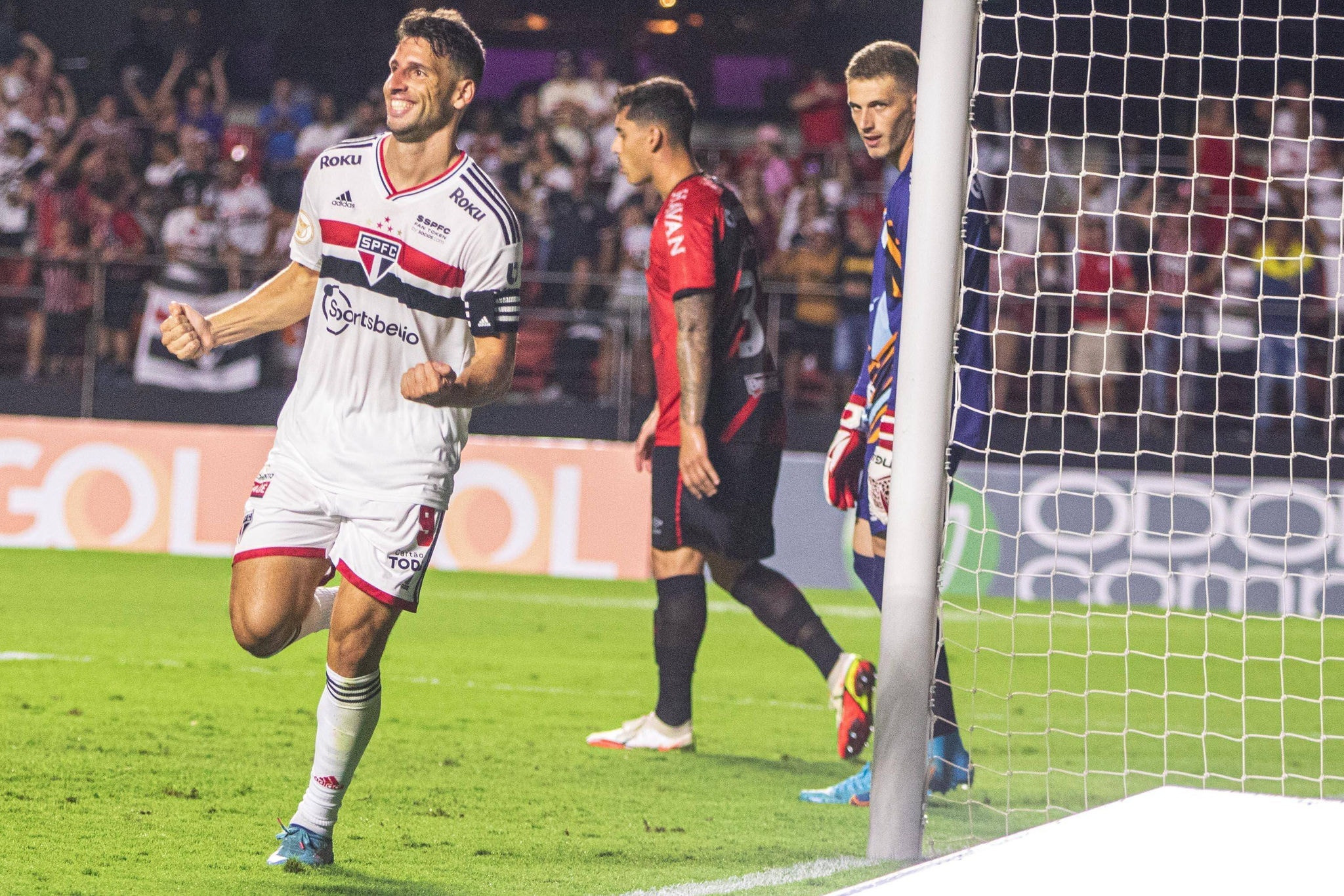 Calleri, do São Paulo, comemora seu gol - Partida entre São Paulo e Athletico-PR, válida pela 1ª rodada do Campeonato Brasileiro Série A 2022, realizada no estádio do Morumbi, na capital paulista, na noite deste domingo