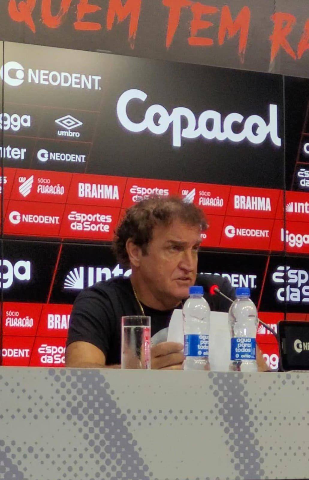 Cuca durante entrevista coletiva após jogo do Athlético-PR
