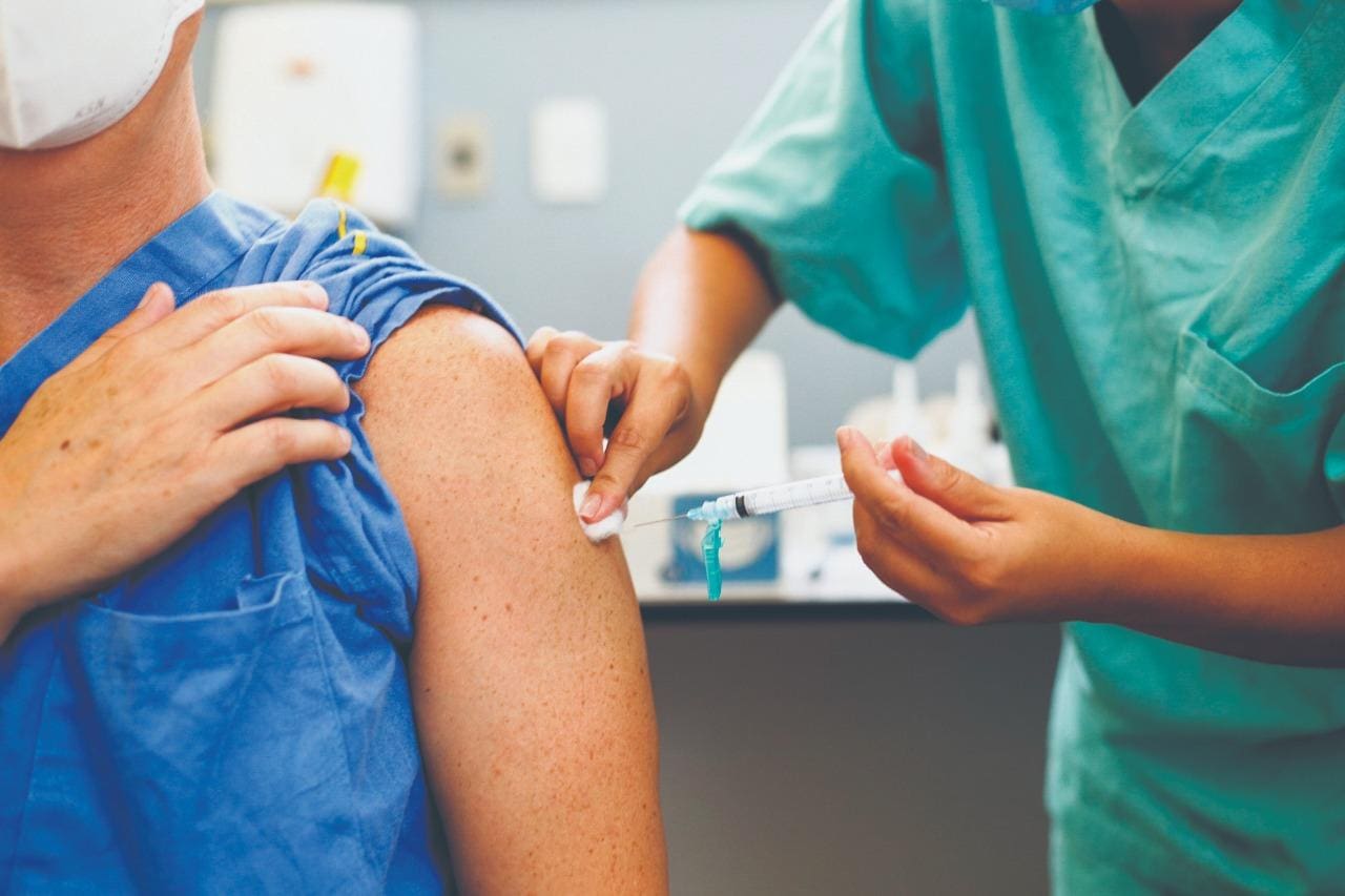 Vacinação contra a Covid-19 avança em BH, e prefeitura divulga calendário de imunização até o fim do ano