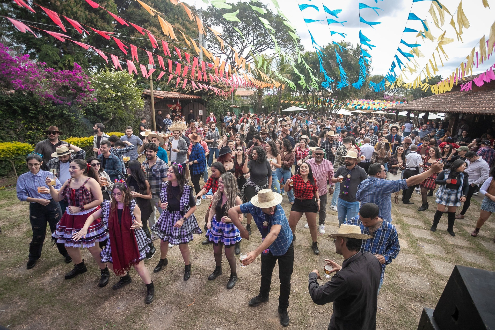 O 2º Arraiá Projeta aconteceu no Sítio Sossego Eventos, em Contagem, e reuniu centenas de convidados