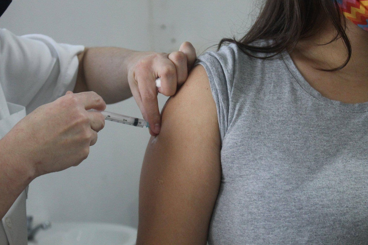 Vacina brasileira contra Covid-19 só deve concluir testes a partir de 2022