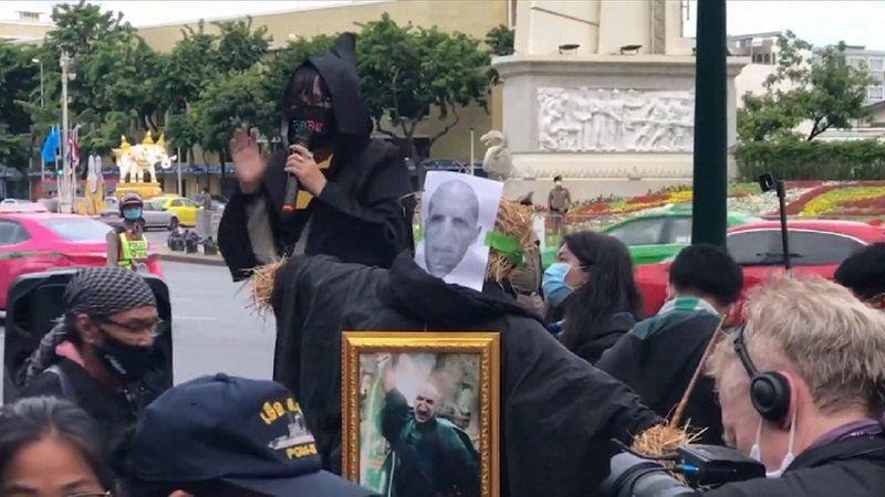 Manifestantes da Tailândia comparam rei do país ao Lord Voldemort