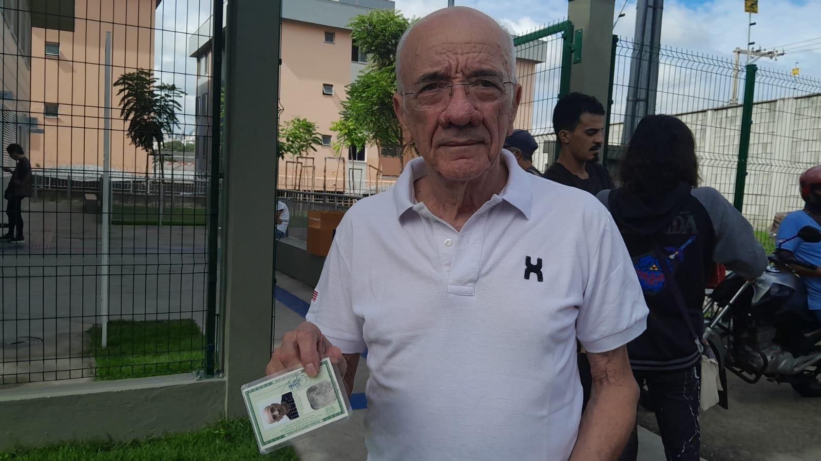 João Salvador, de 84 anos, aproveitou a segunda-feira para garantir sua dose anual da vacina contra a gripe