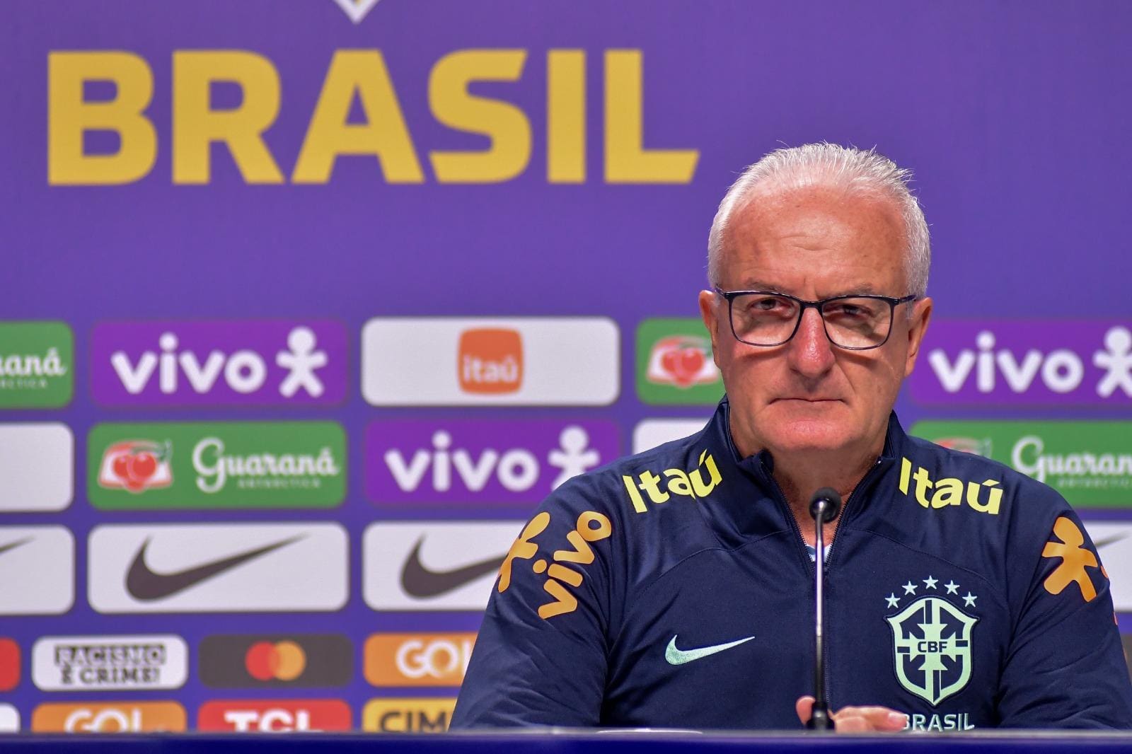 Dorival Júnior foi apresentado oficialmente como treinador da seleção brasileira e quer ter um 'escudo' na CBF