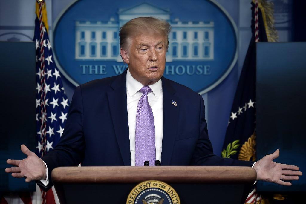 Trump tem conta do Twitter bloqueada após publicar fake news