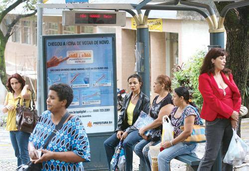 Expansão Se não houver vandalismo nos equipamentos, painéis podem ser colocados em mil pontos de ônibus