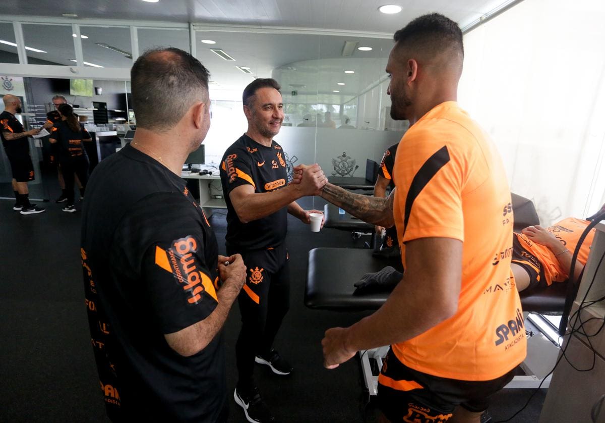 Vitor Pereira teve o primeiro contato com os jogadores no CT Joaquim Grava