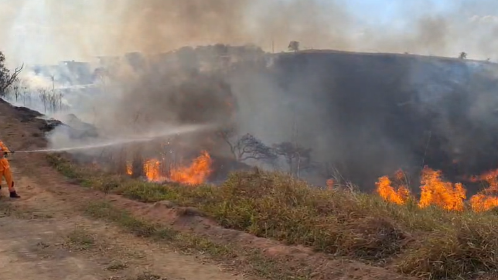 Incêndio no Parque Estadual Serra Verde, em BH