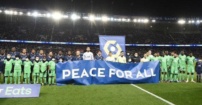 PSG distribui doações para ajudar crianças da Ucrânia