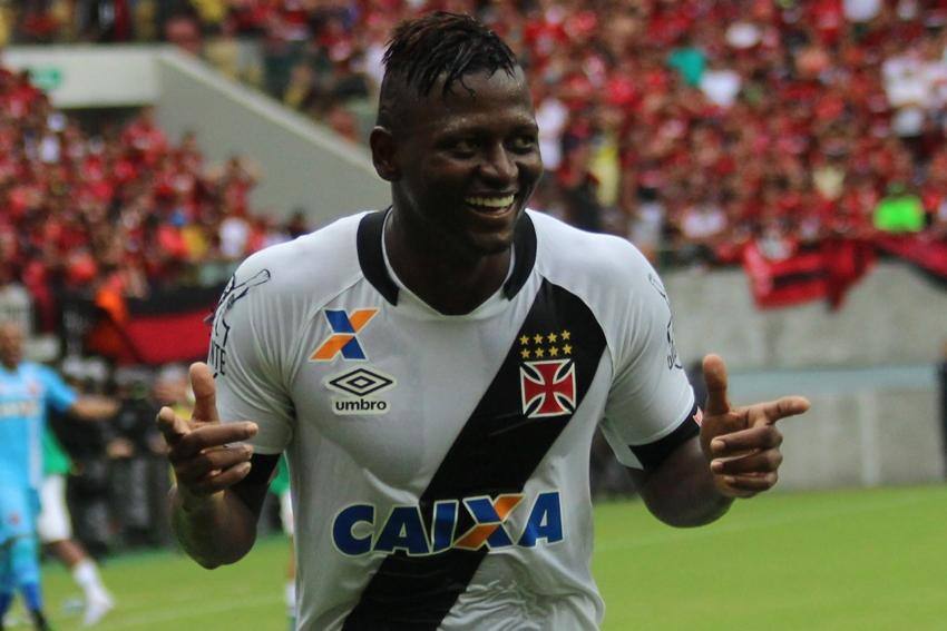 Atacante colombiano Riascos