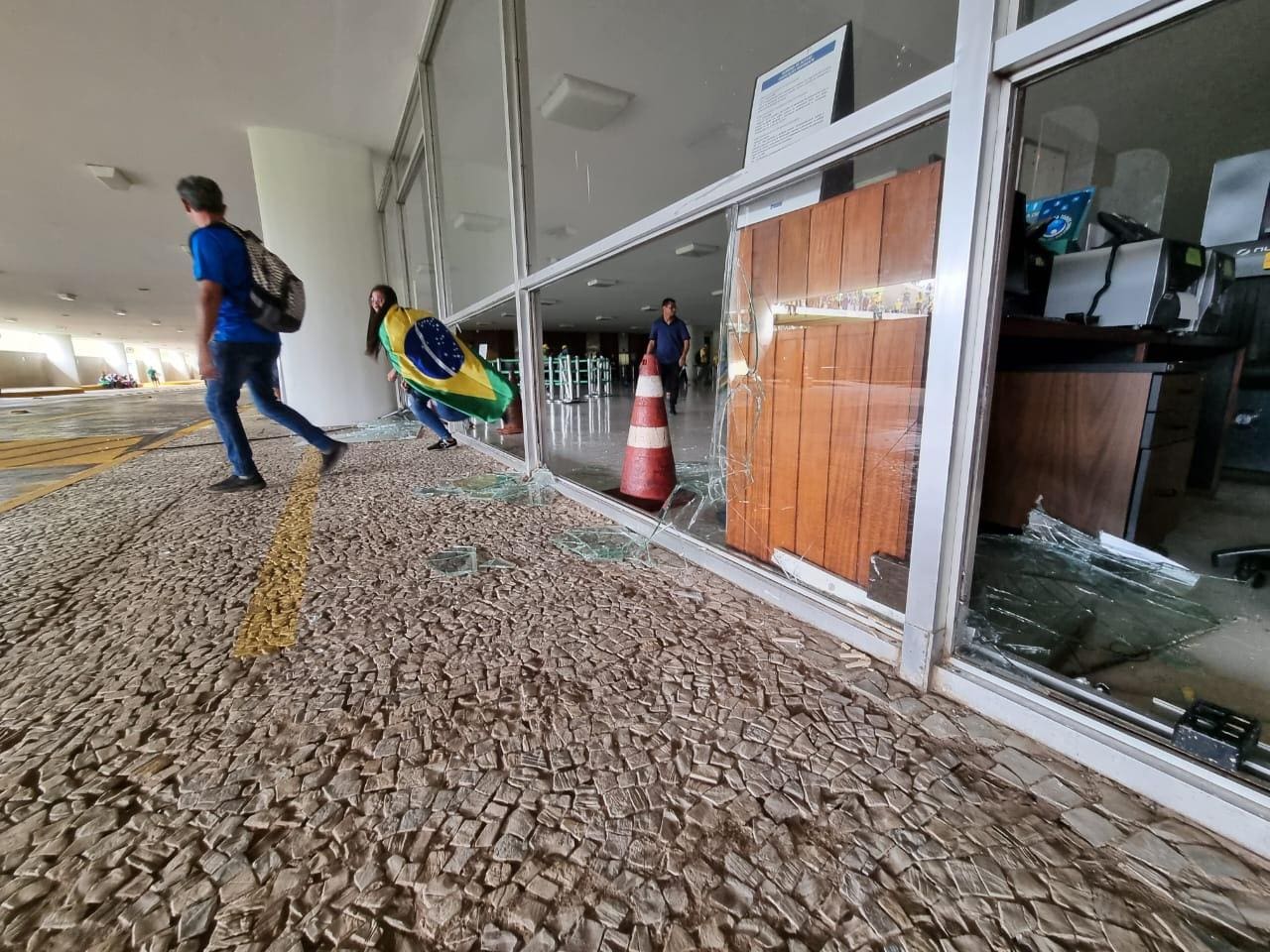 Barbárie tomou conta do Congresso