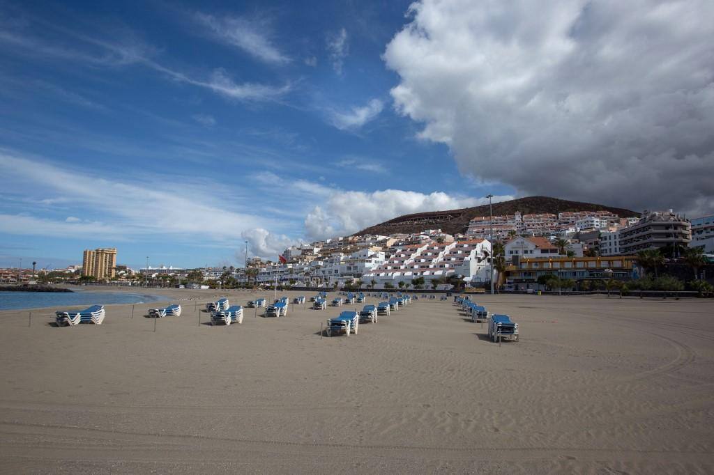 Praia da Espanha permanece sem movimentação durante pandemia de coronavírus