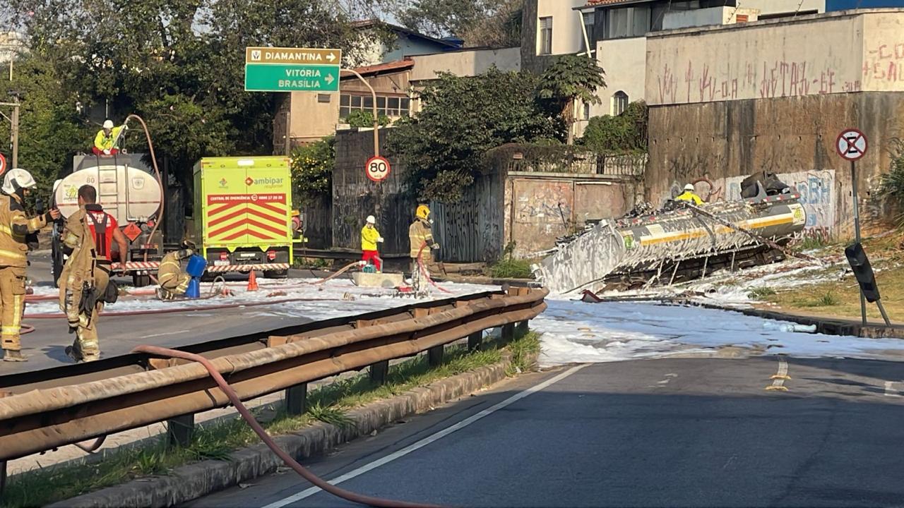 Acidente na Via Expressa em frente ao Samu