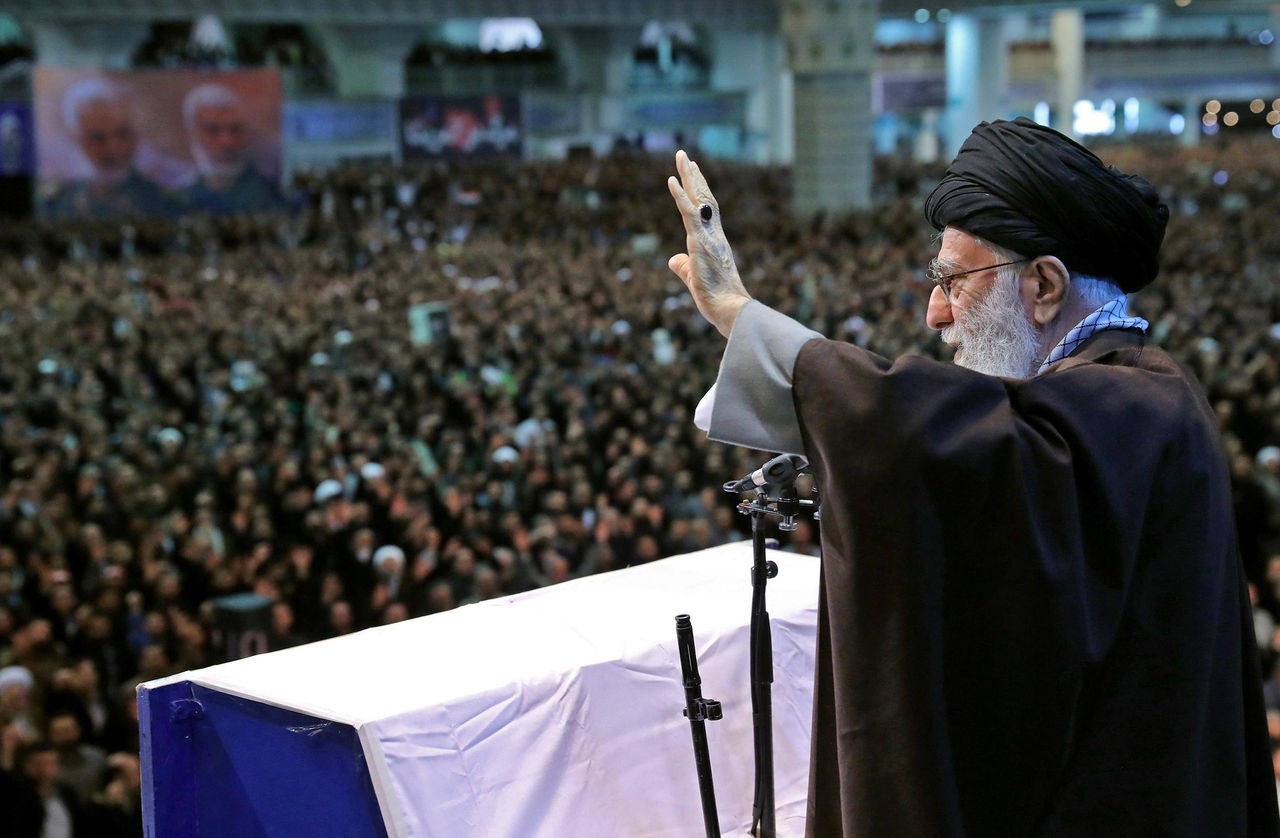 O aiatolá Ali Khamenei fez o sermão da grande oração de sexta-feira na mesquita Mosalla