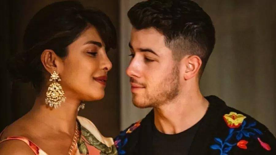 Atriz Priyanka Chopra e o cantor Nick Jonas