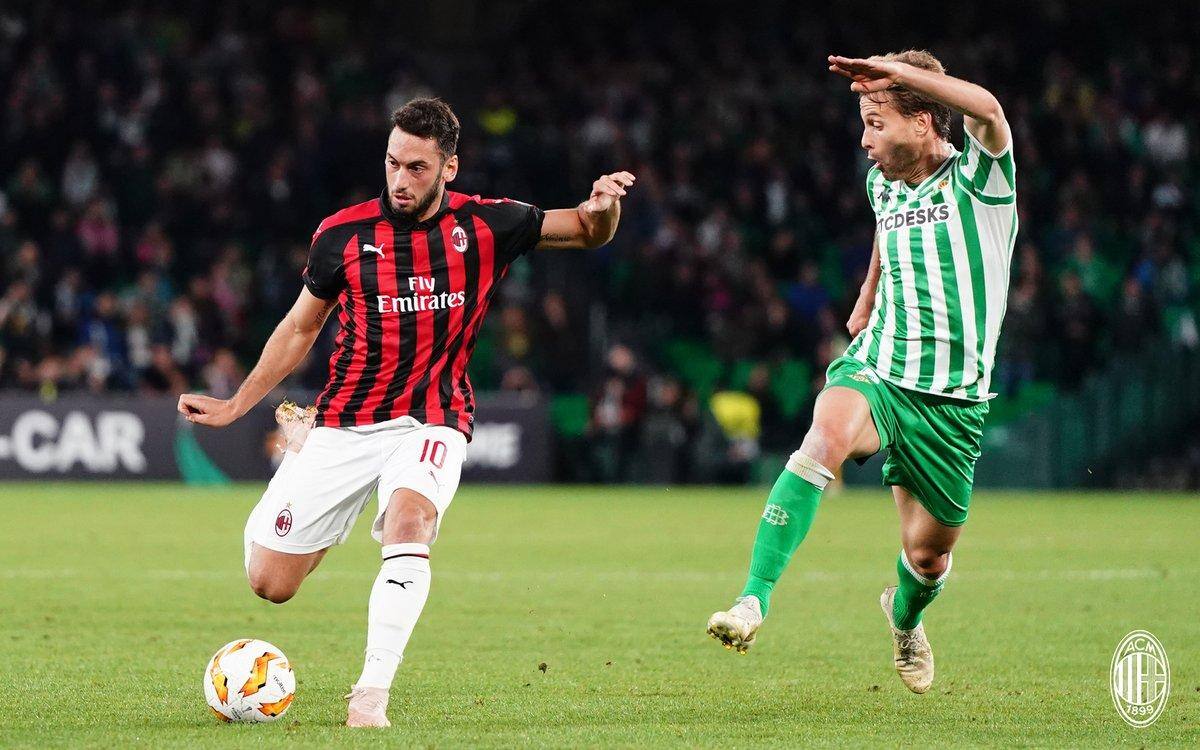Na Espanha, Milan arranca empate contra o Betis e embola grupo