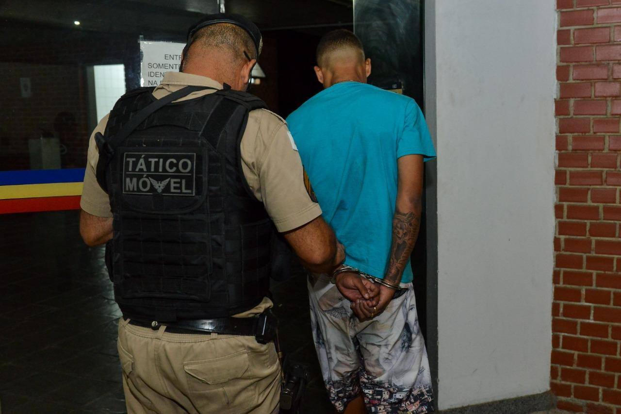 Ainda conforme a polícia, o homem já era conhecido por outros roubos a motoristas de aplicativo