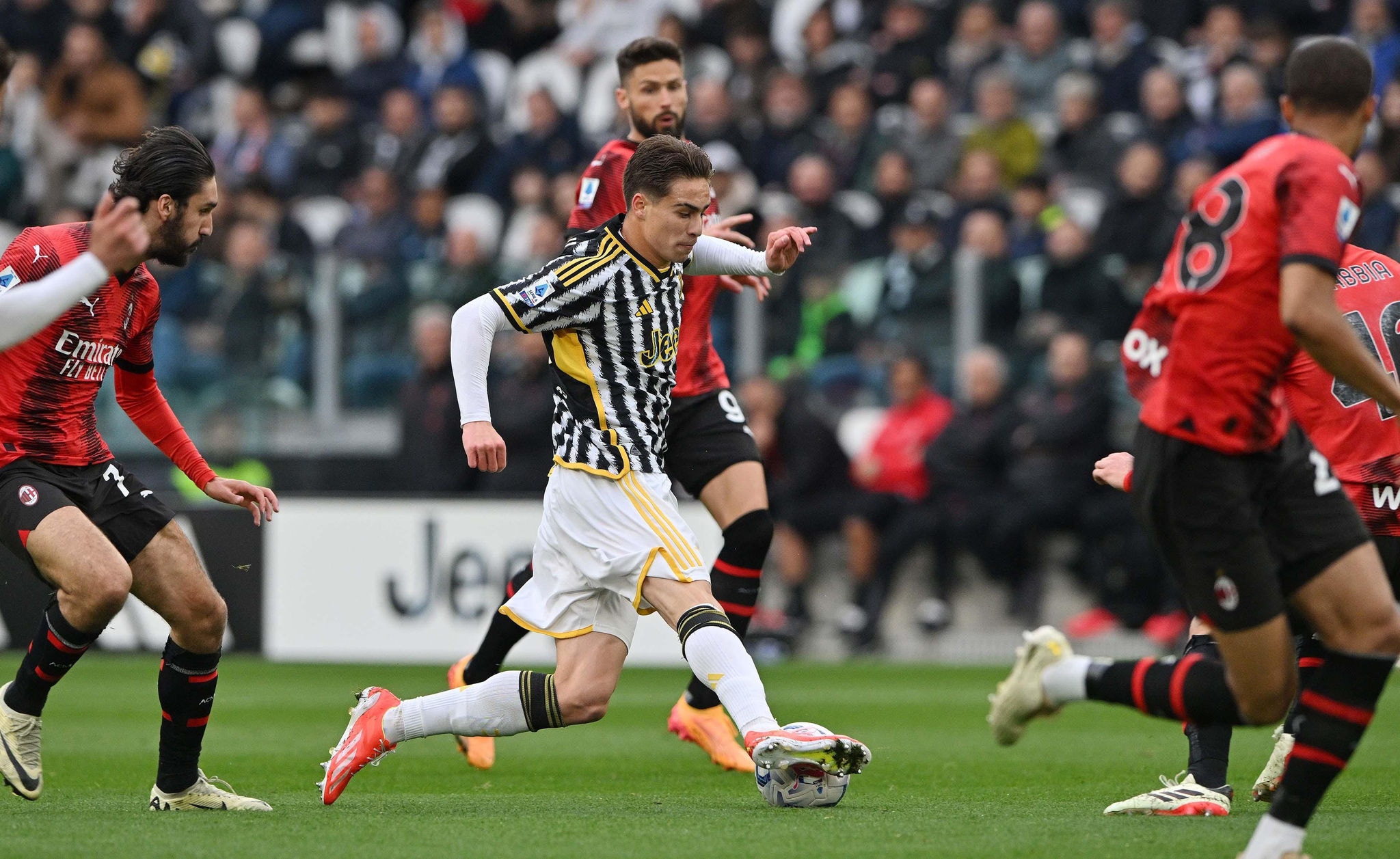 Juventus e Milan ficam no empate em Turim
