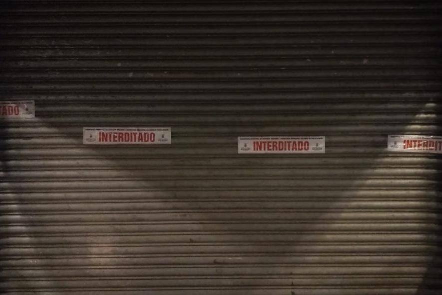 Um bar foi interditado na rua Alberto Cintra e outro na avenida Guarapari