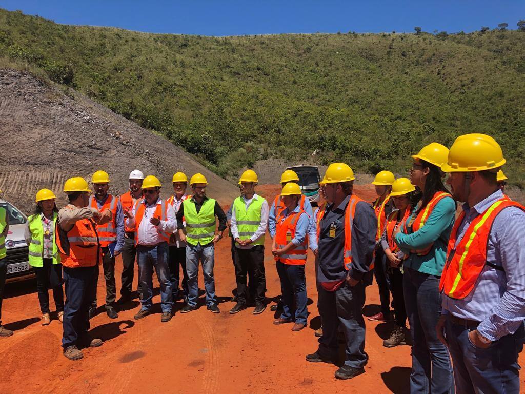 Representantes visitaram as barragens localizadas na área de exploração da mineradora Kinross