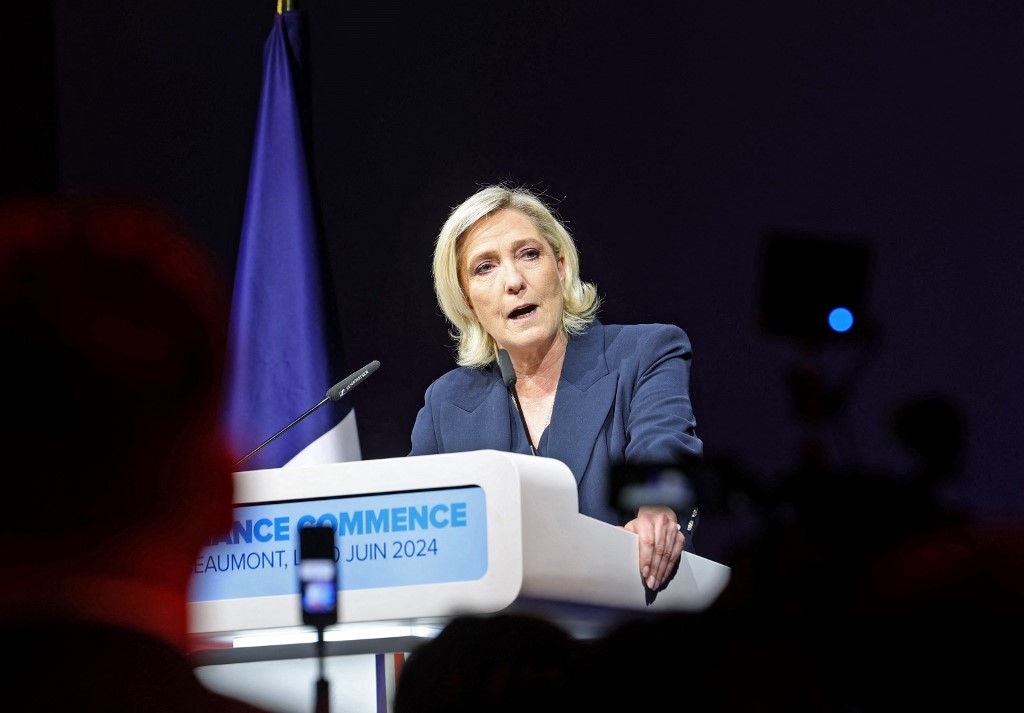 A ex-presidente do grupo parlamentar de extrema direita francês Rassemblement National (RN), Marine Le Pen, fez um discurso durante a noite de resultados do primeiro turno das eleições