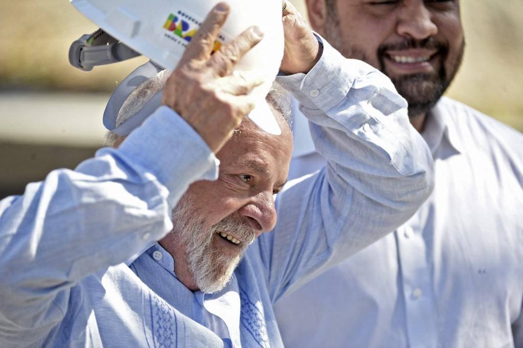Na véspera do lançamento do programa, Lula participou de eventos de lançamento de obras na cidade do Rio, com o prefeito Eduardo Paes (PSD)