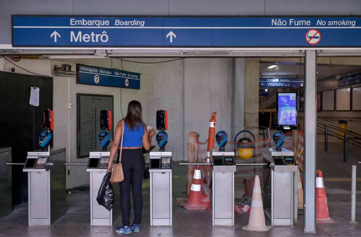 Em um cenário de transporte urbano ainda precário, o aumento sucessivo do preço fragiliza ainda mais quem depende exclusivamente  do metrô 