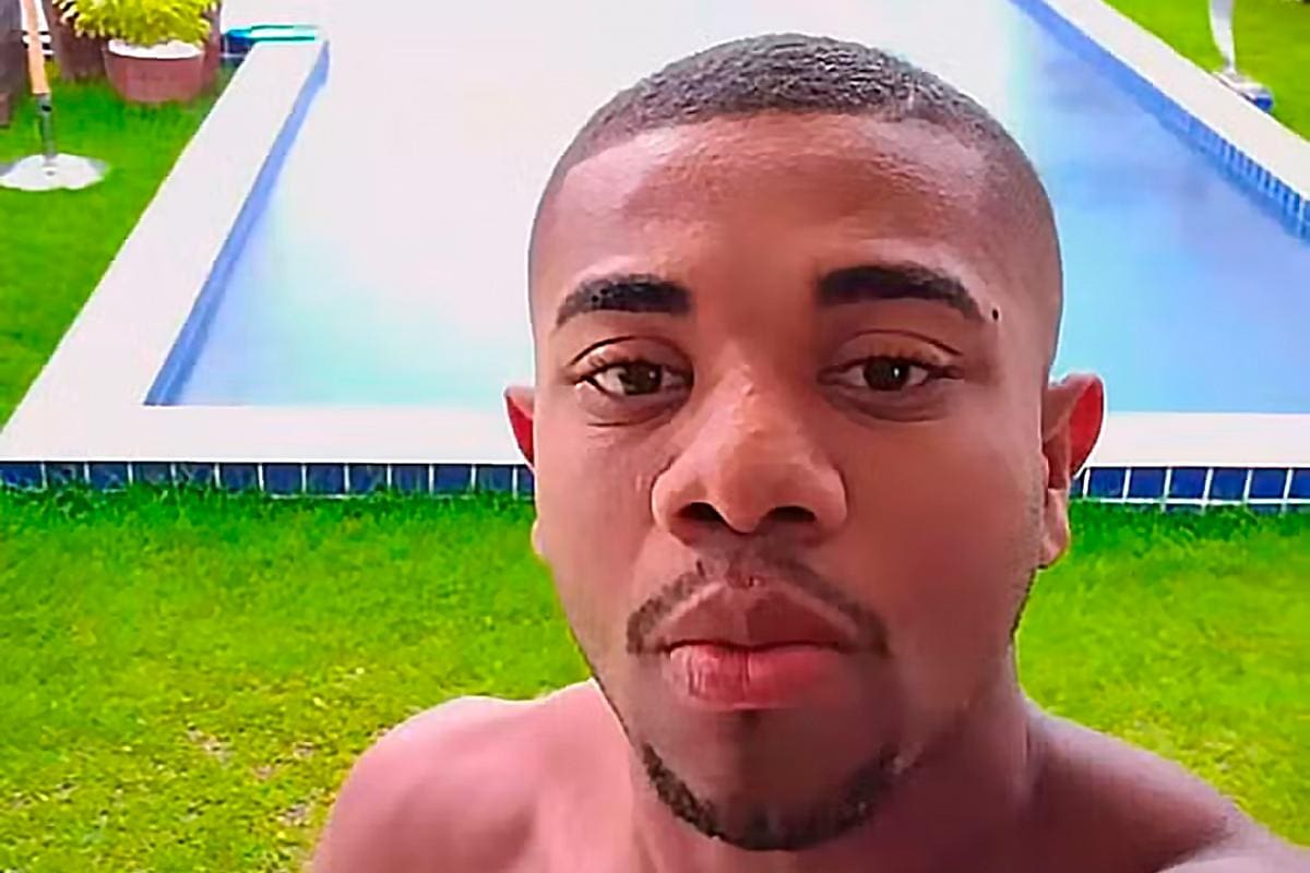 Davi Brito em sua nova mansão