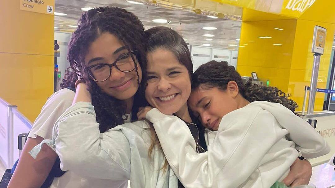 Samara Felippo e filhas Alicia e Lara